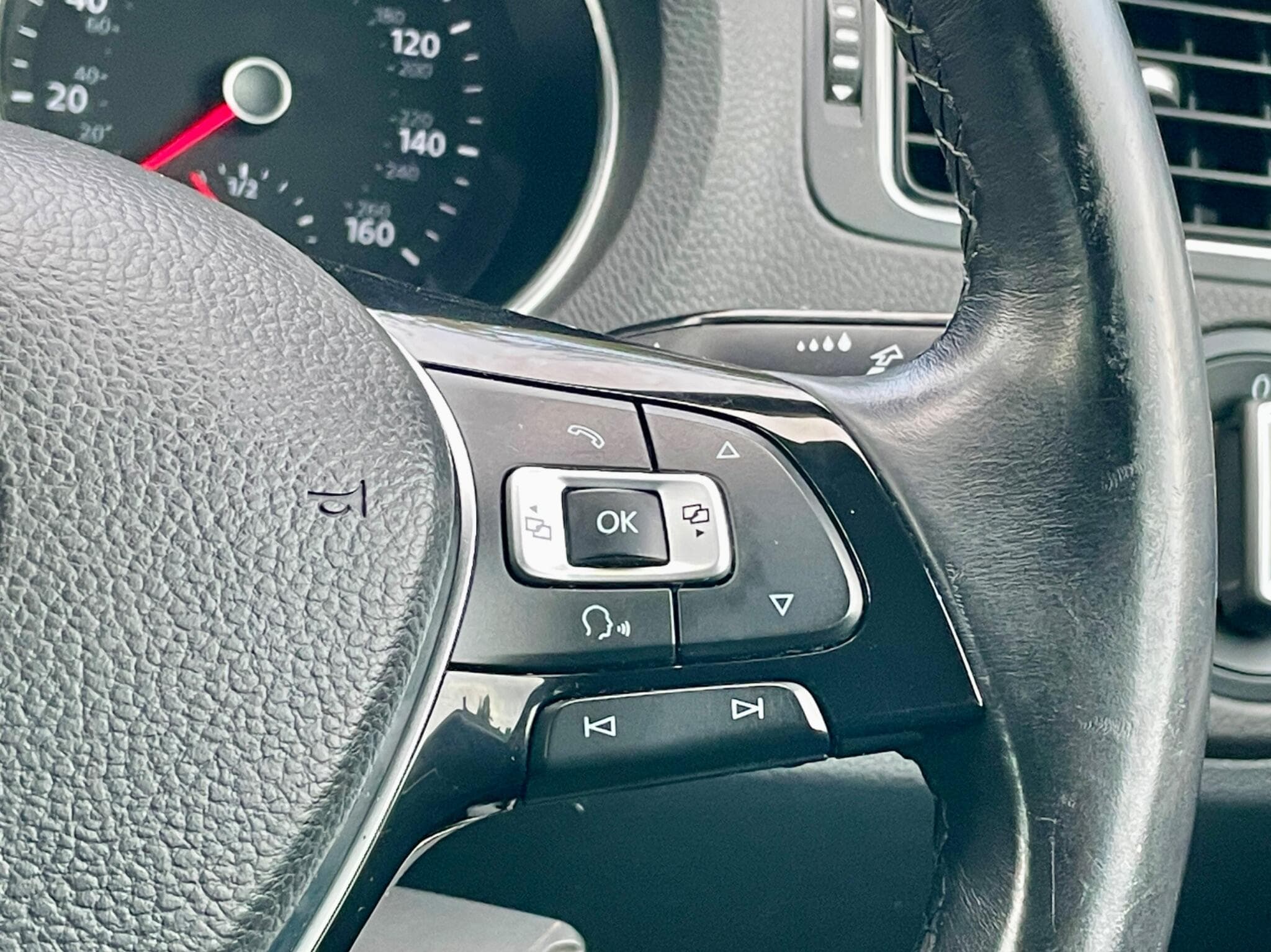 Volkswagen Polo view 24