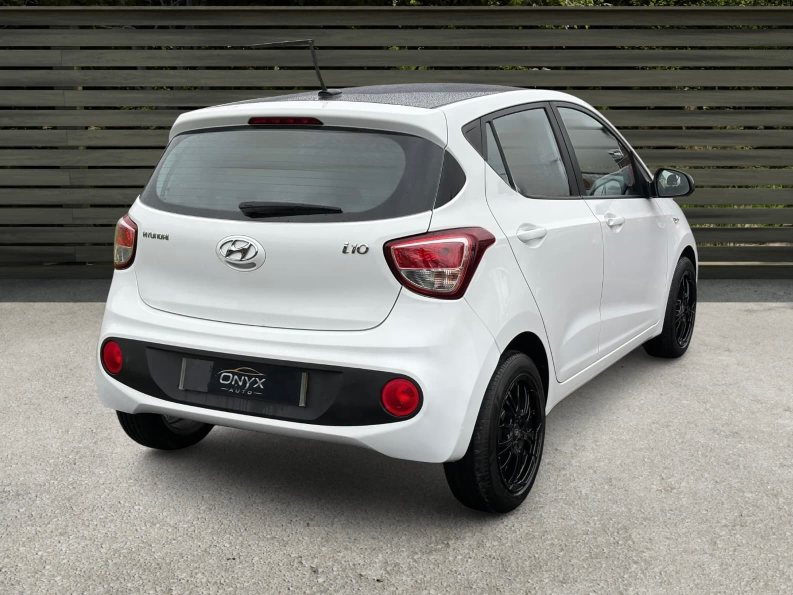 HYUNDAI i10 SE view 38