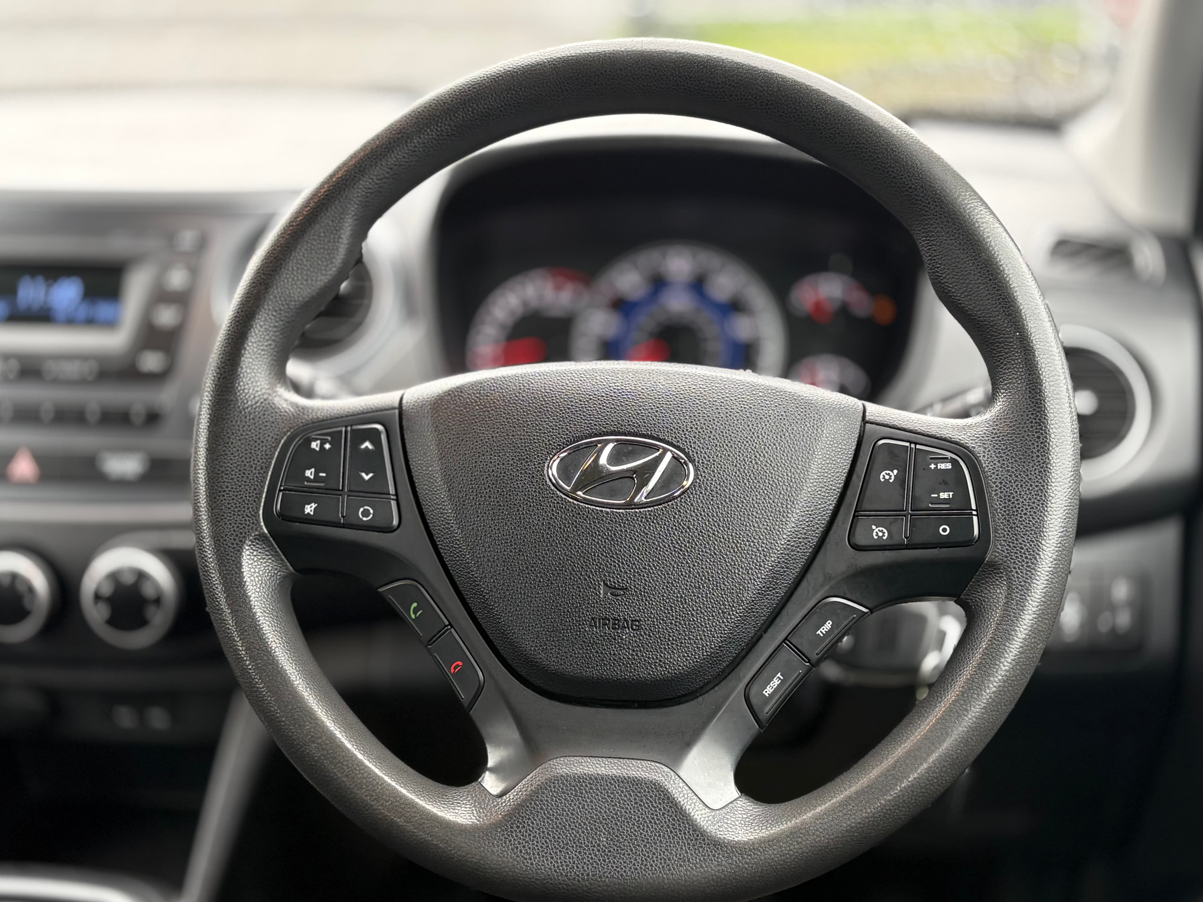 HYUNDAI i10 SE view 42