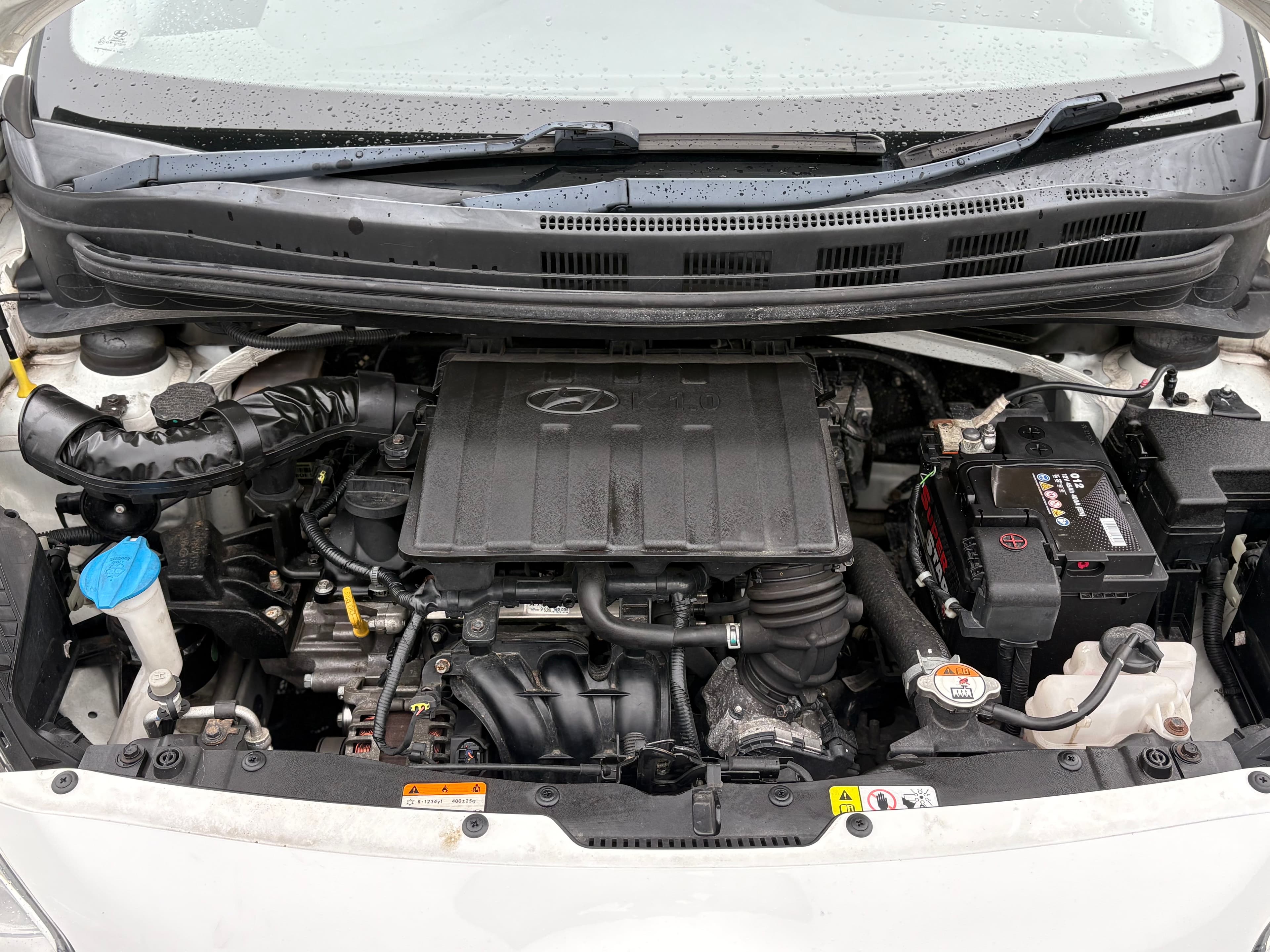 HYUNDAI i10 SE view 18