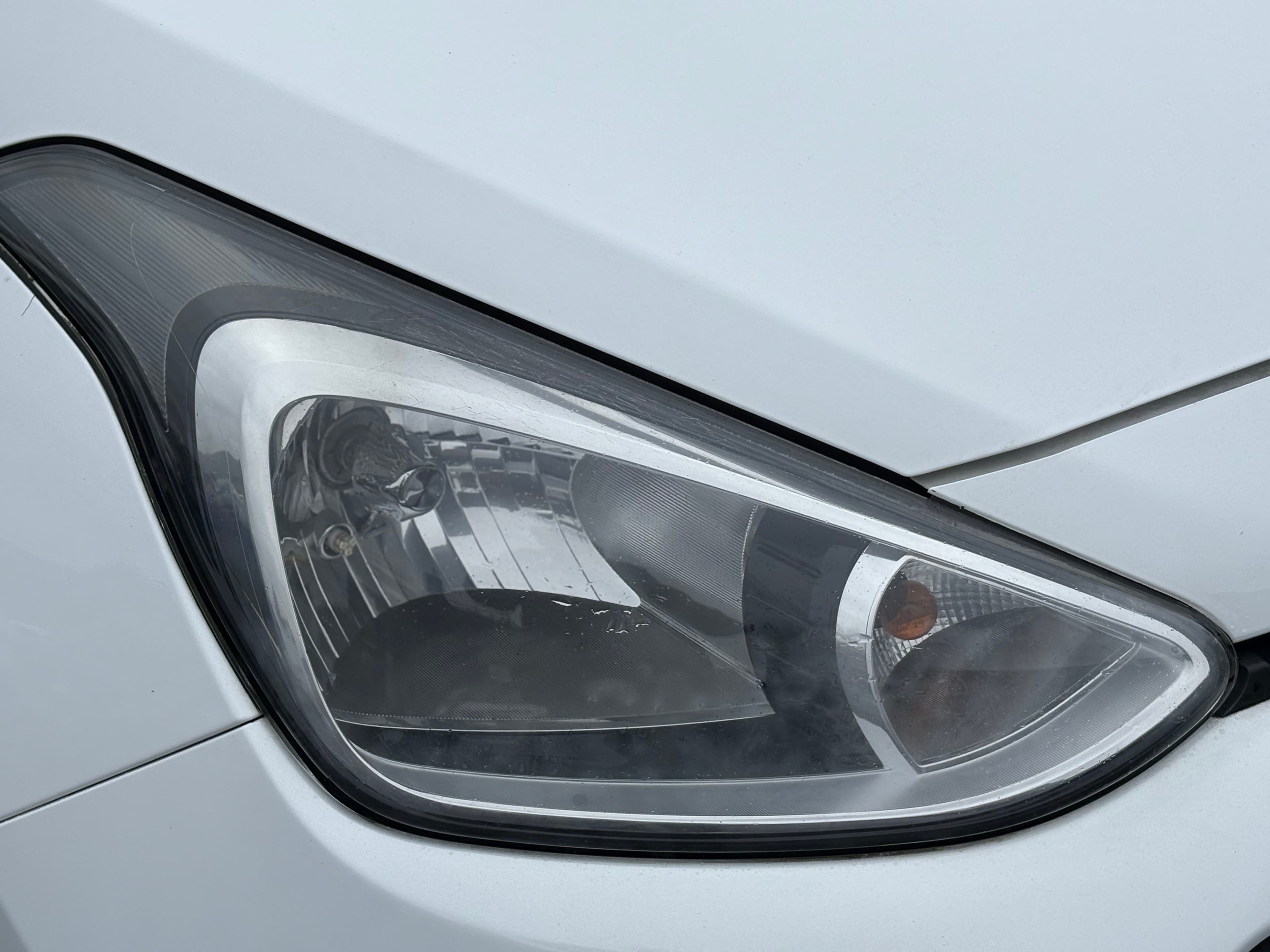 HYUNDAI i10 SE view 8