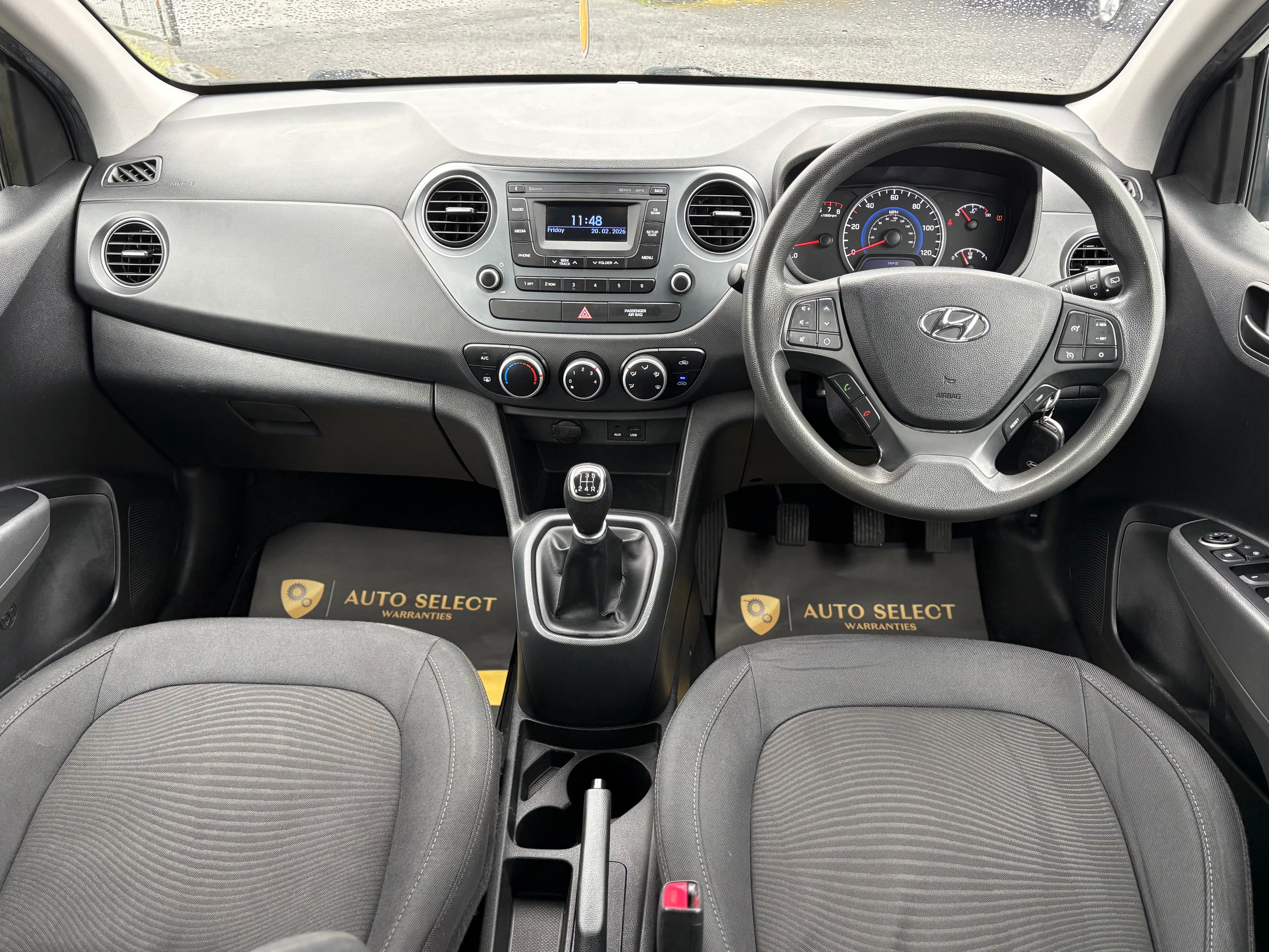 HYUNDAI i10 SE view 27