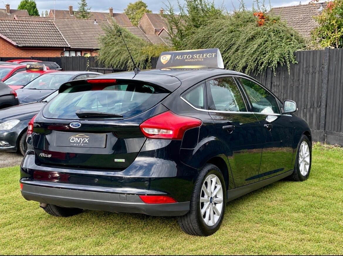 Ford Focus view 9