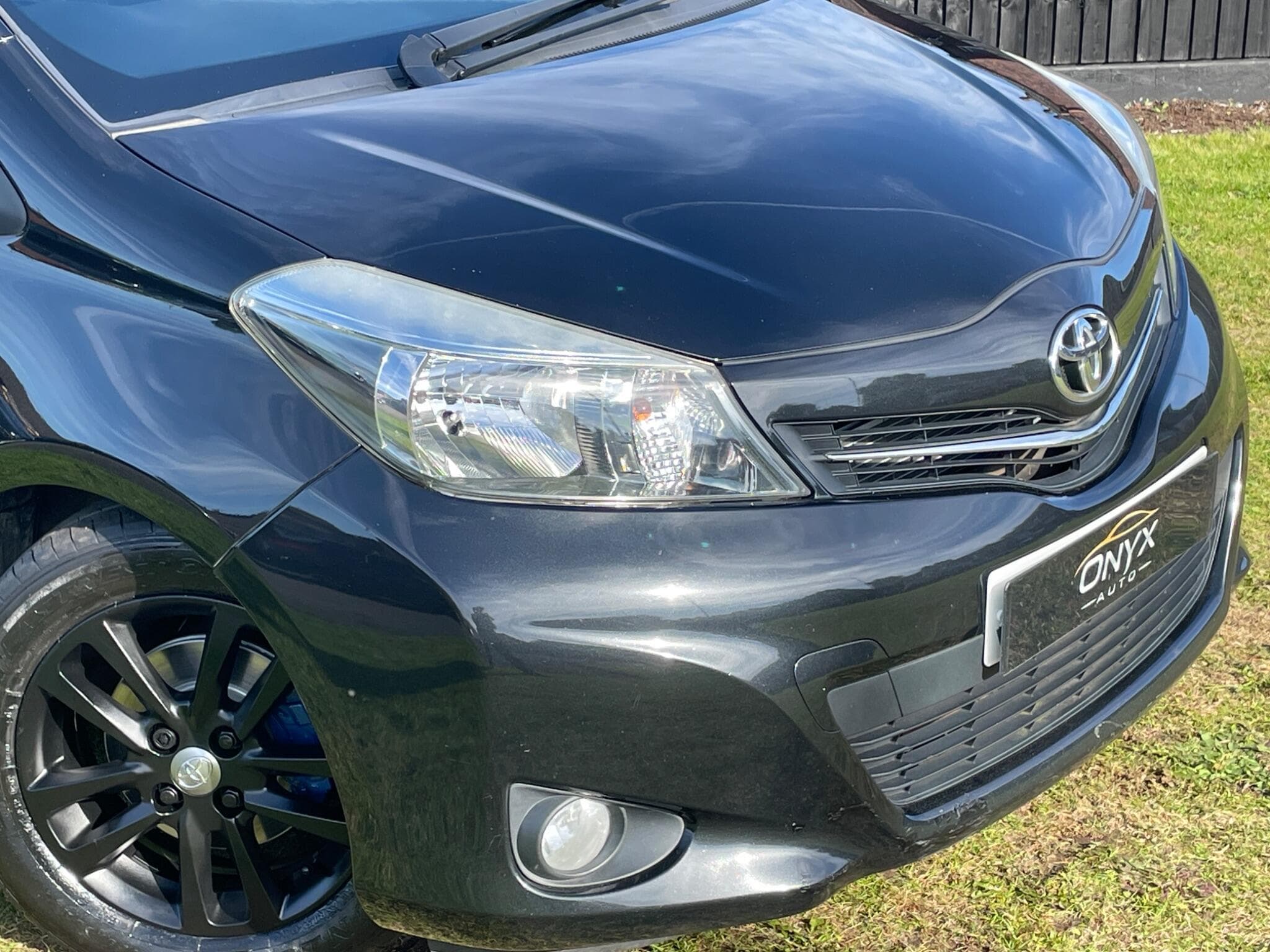 Toyota Yaris view 3