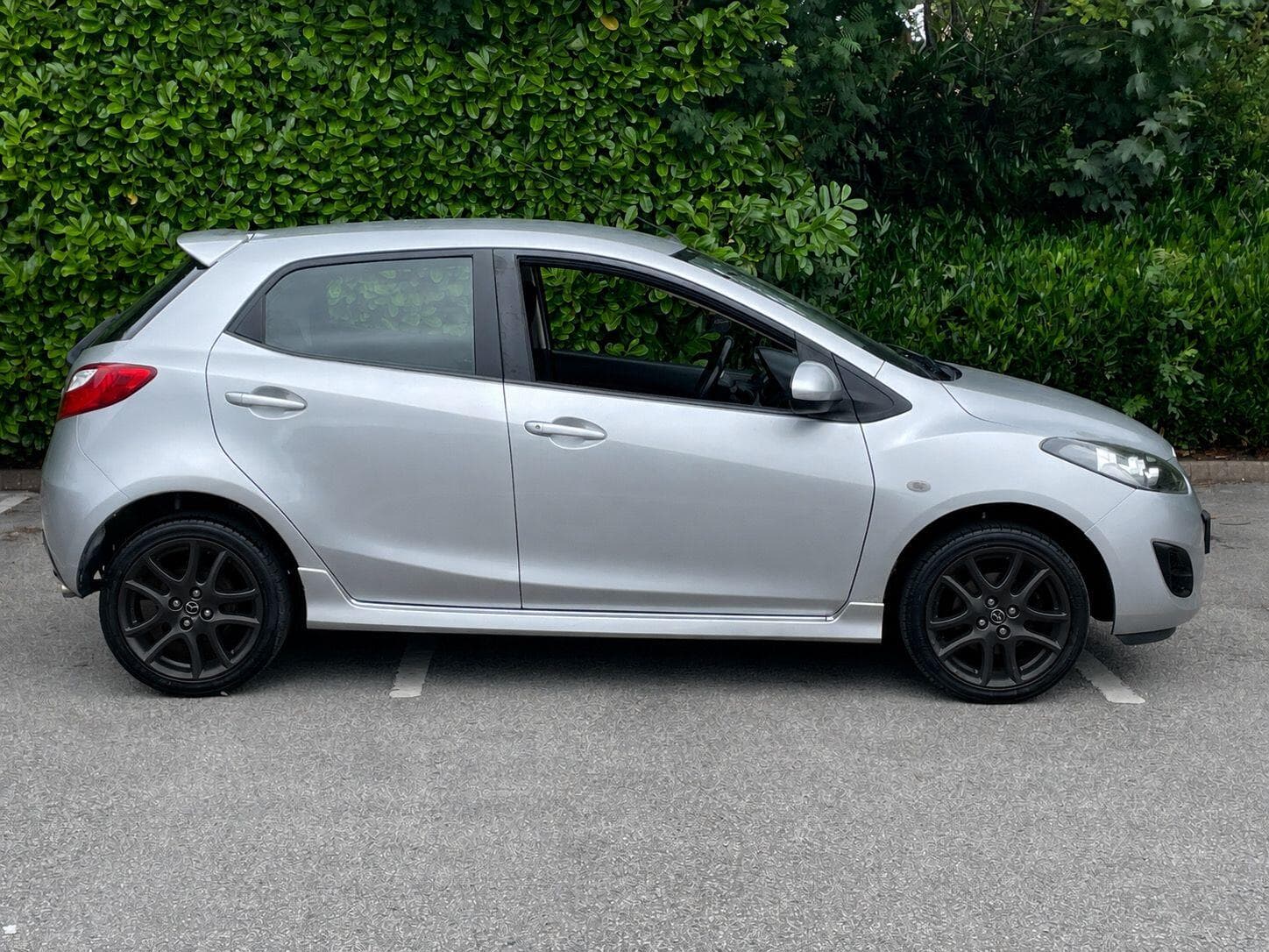 Mazda Mazda2 view 10