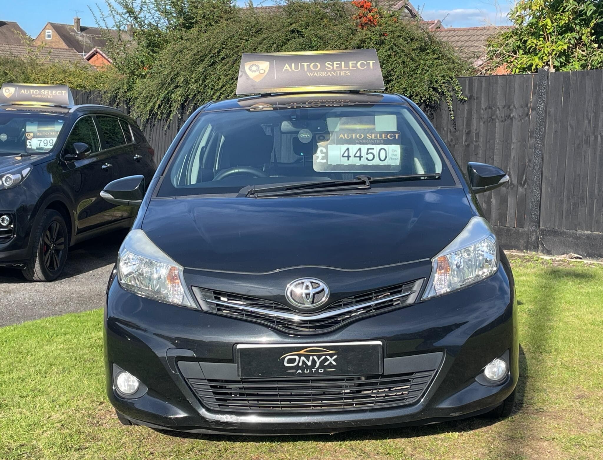 Toyota Yaris view 4