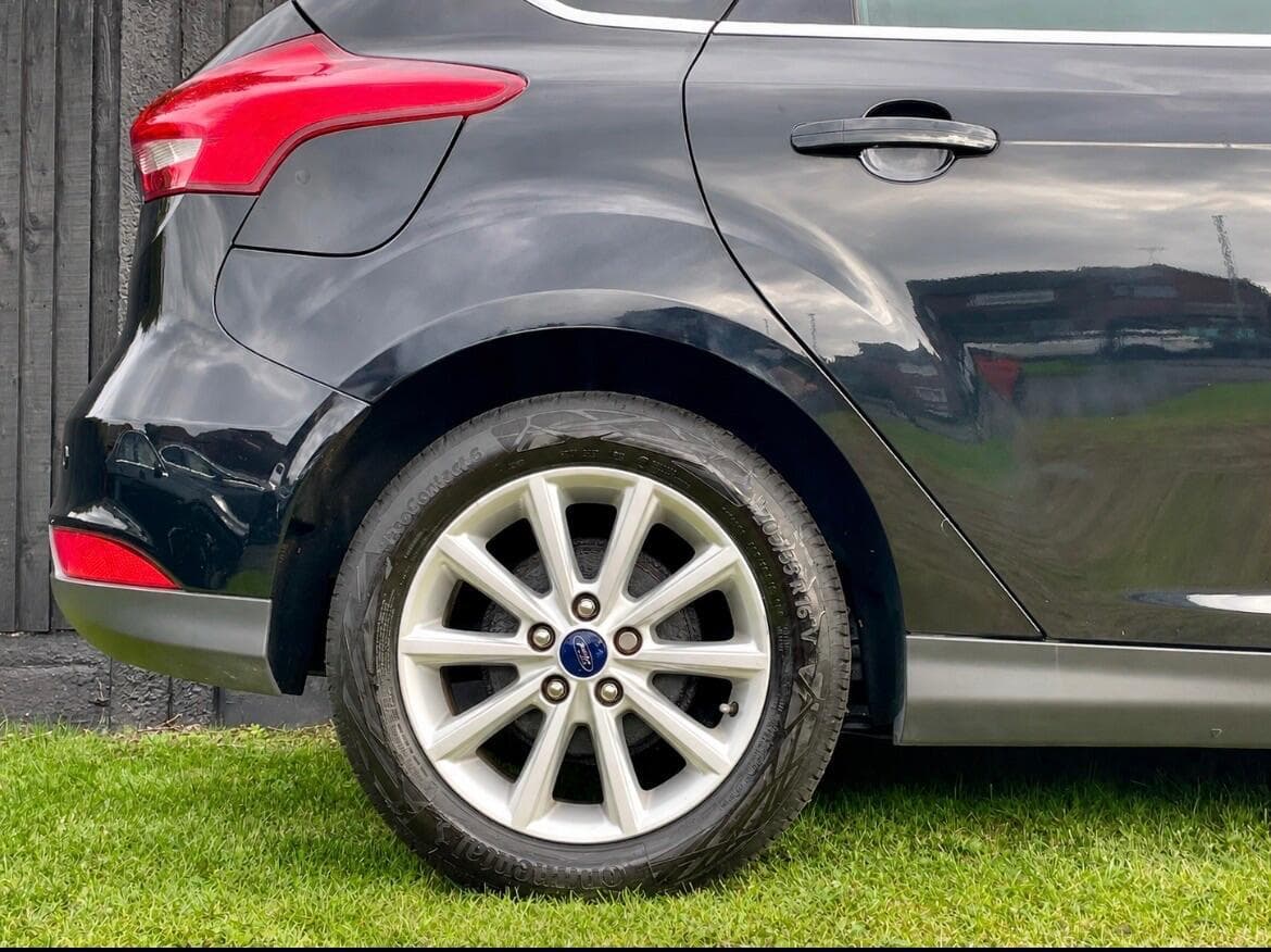 Ford Focus view 14