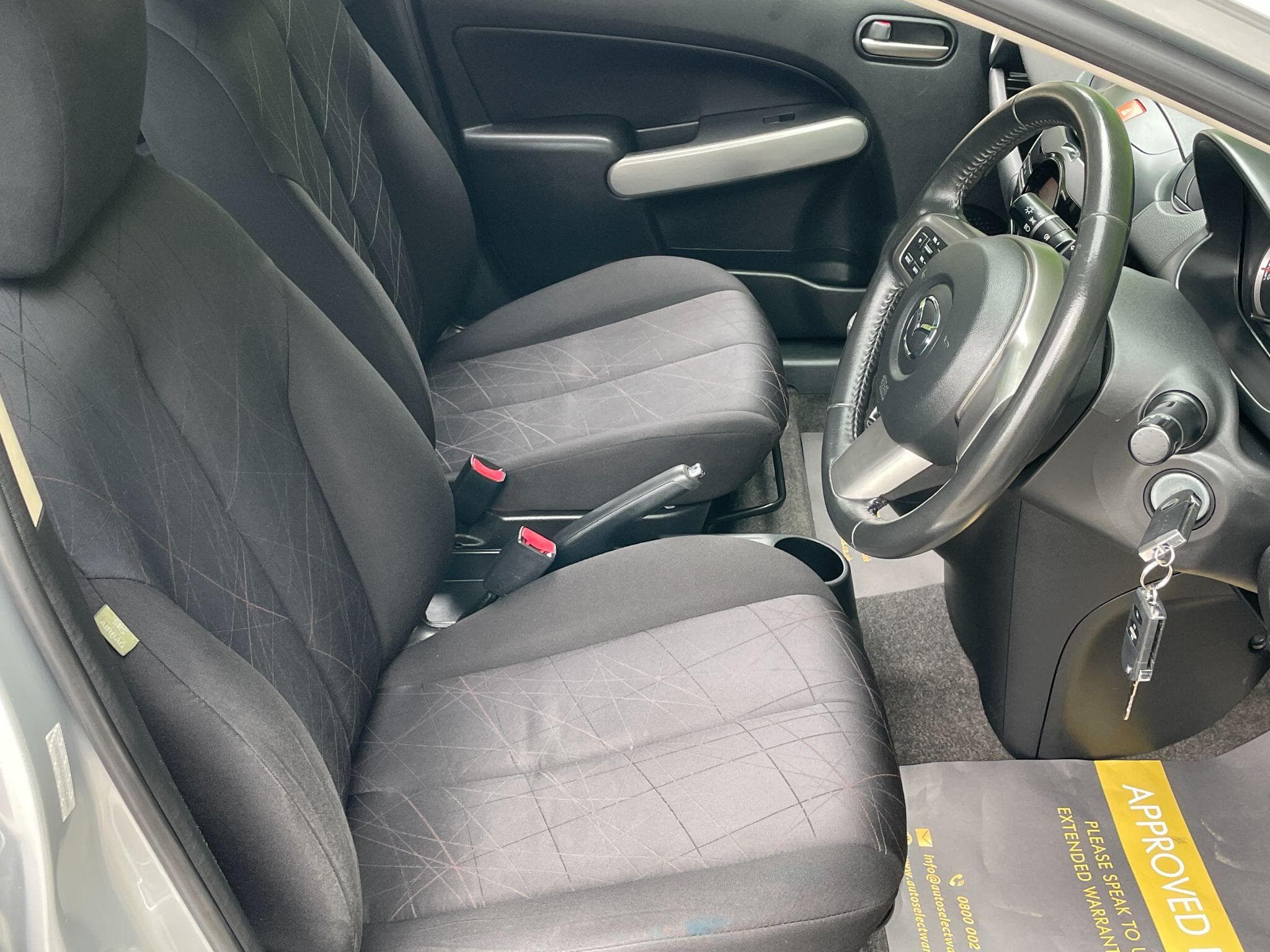 Mazda Mazda2 view 14