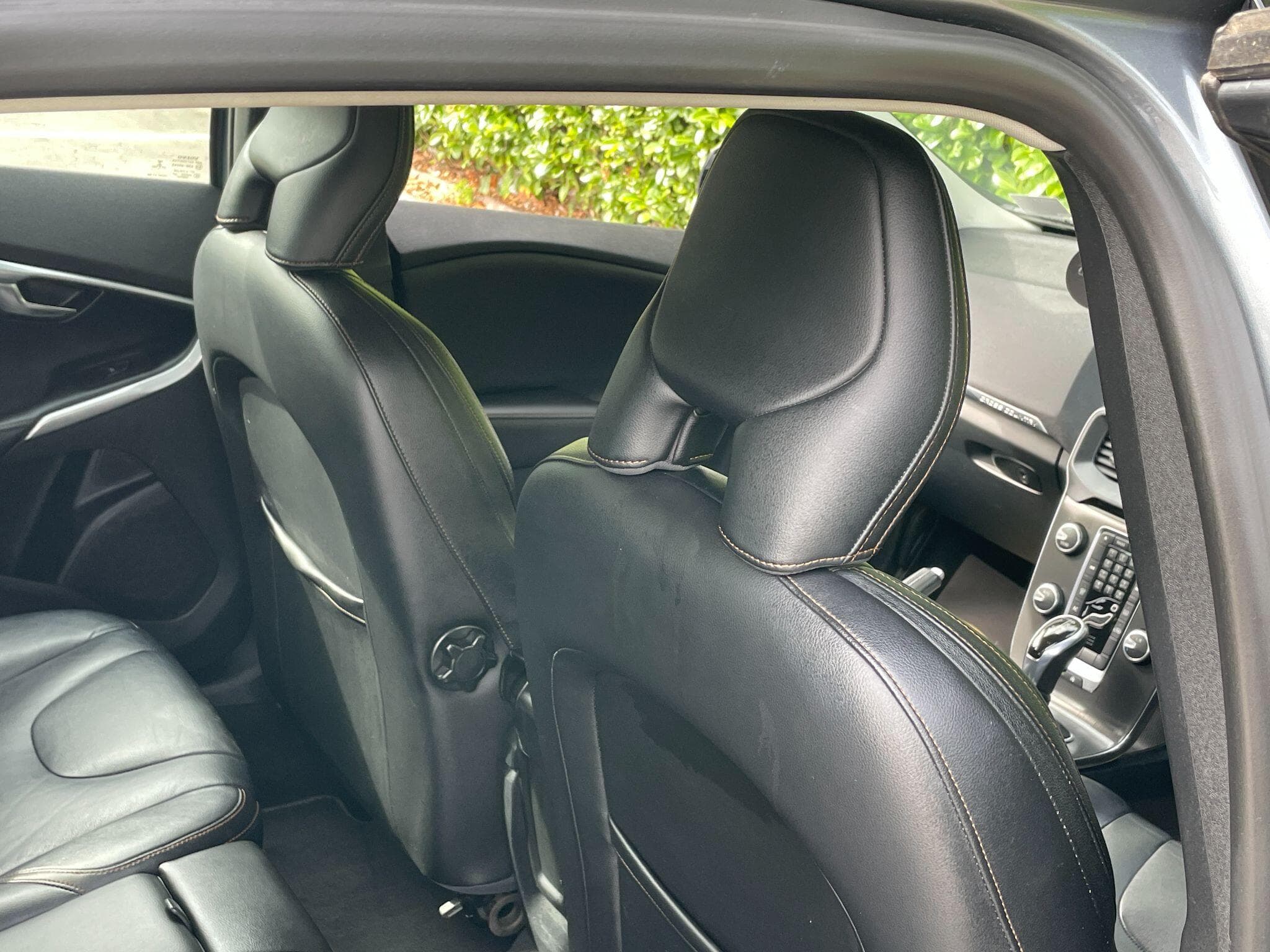 Volvo V40 Cross Country view 36