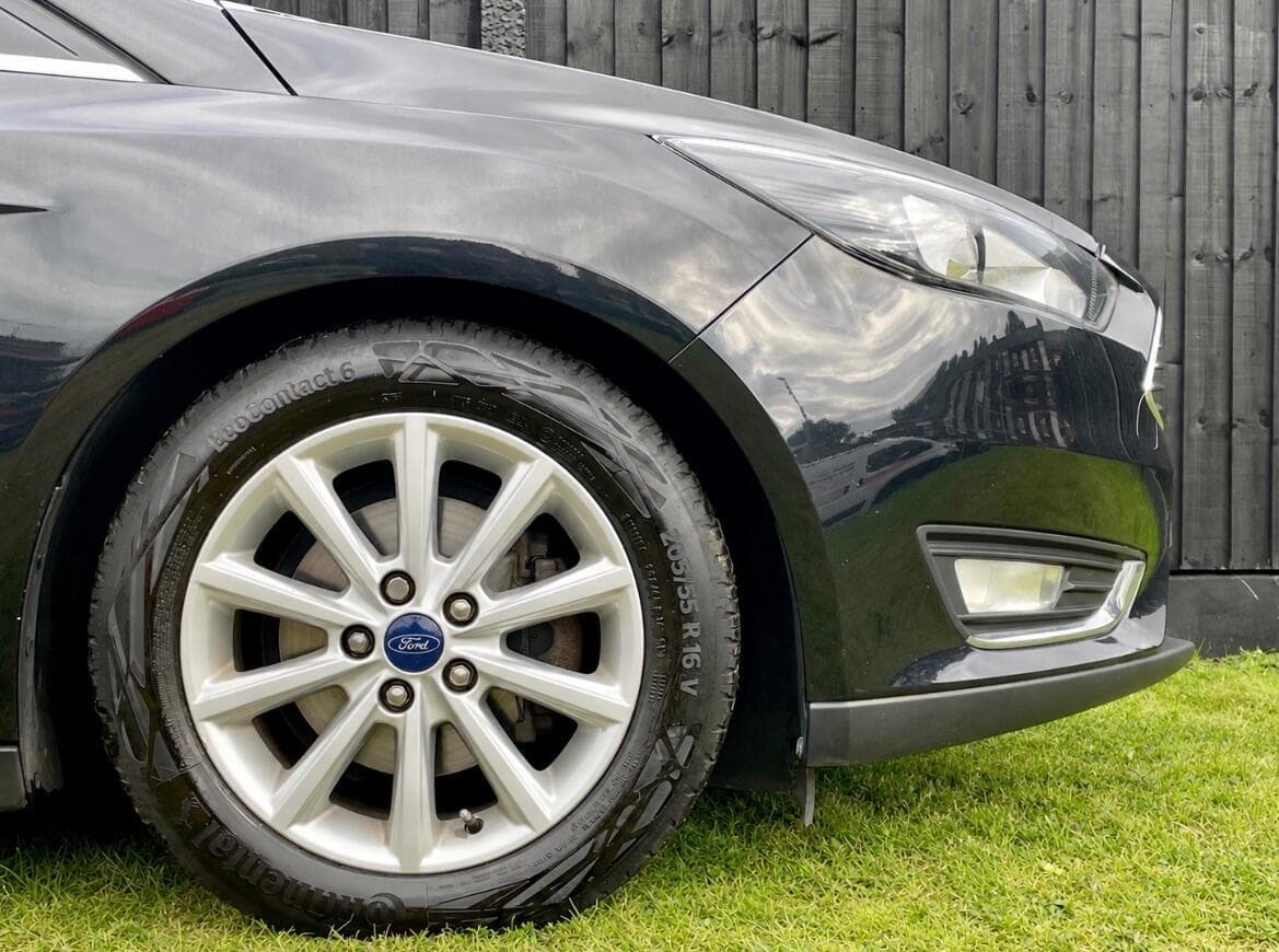 Ford Focus view 12