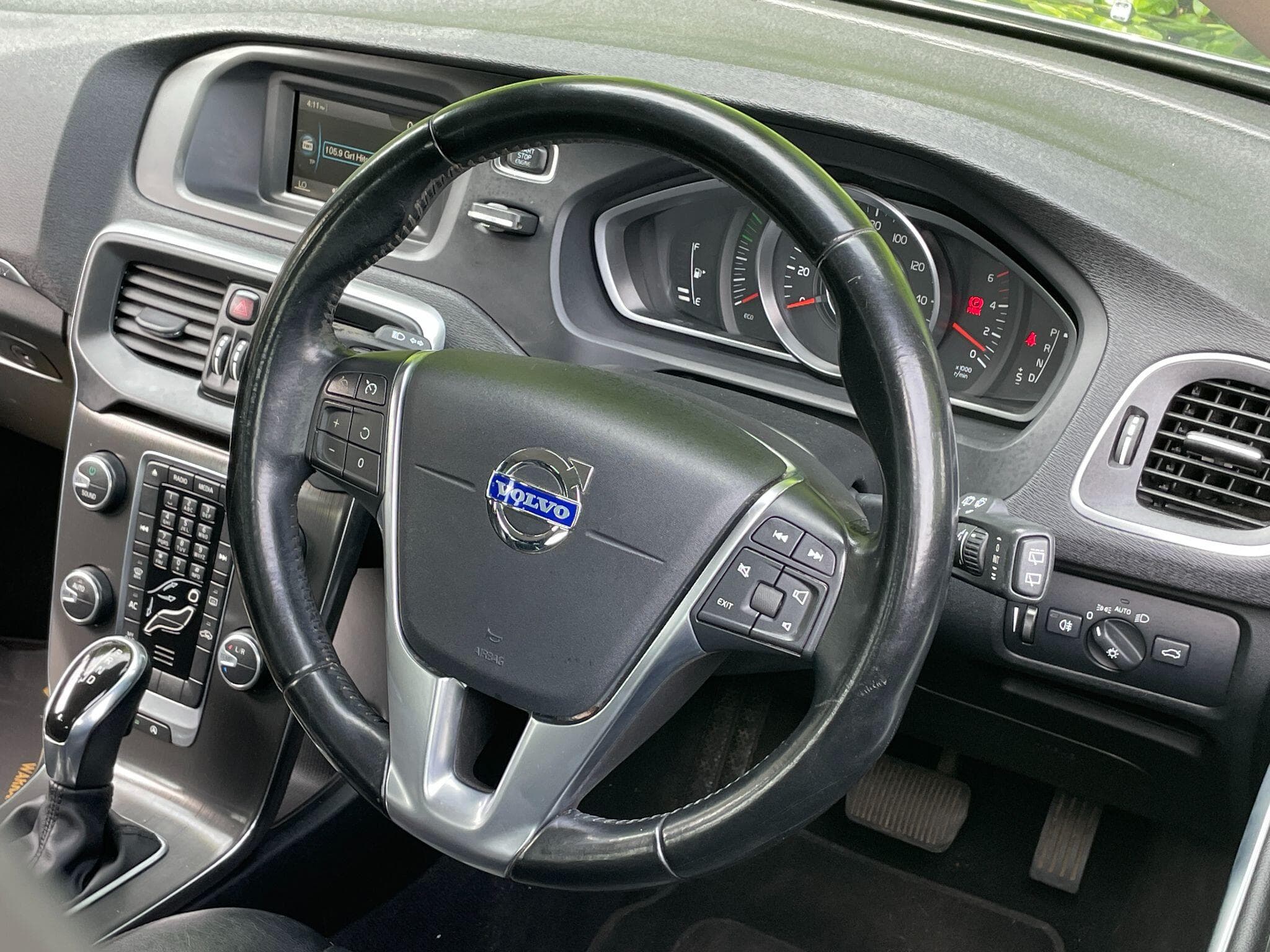 Volvo V40 Cross Country view 25
