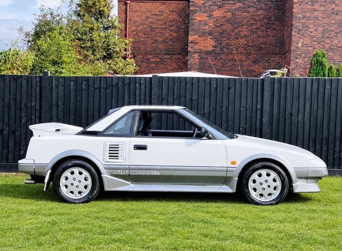 Toyota MR2 view 9