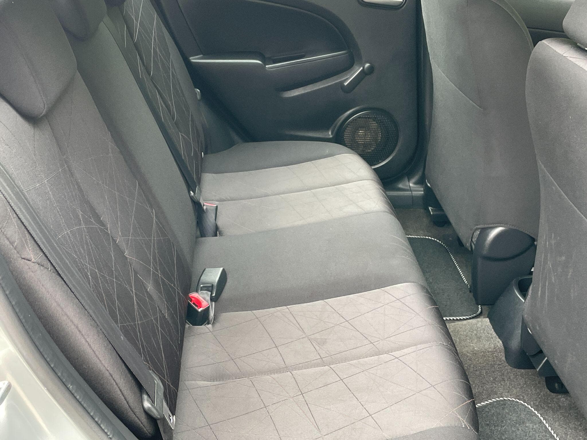 Mazda Mazda2 view 17