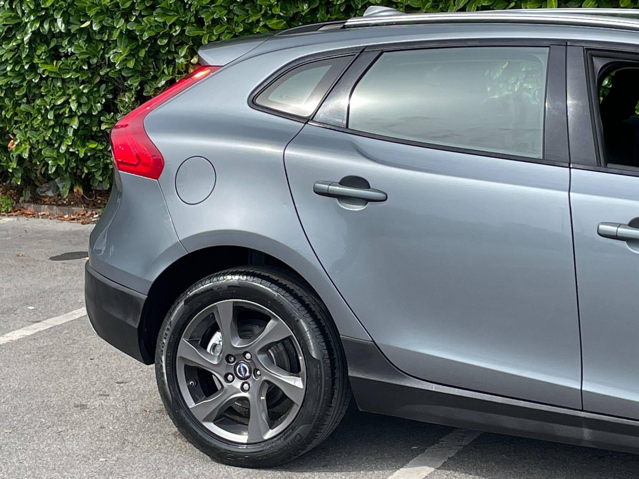 Volvo V40 Cross Country view 12