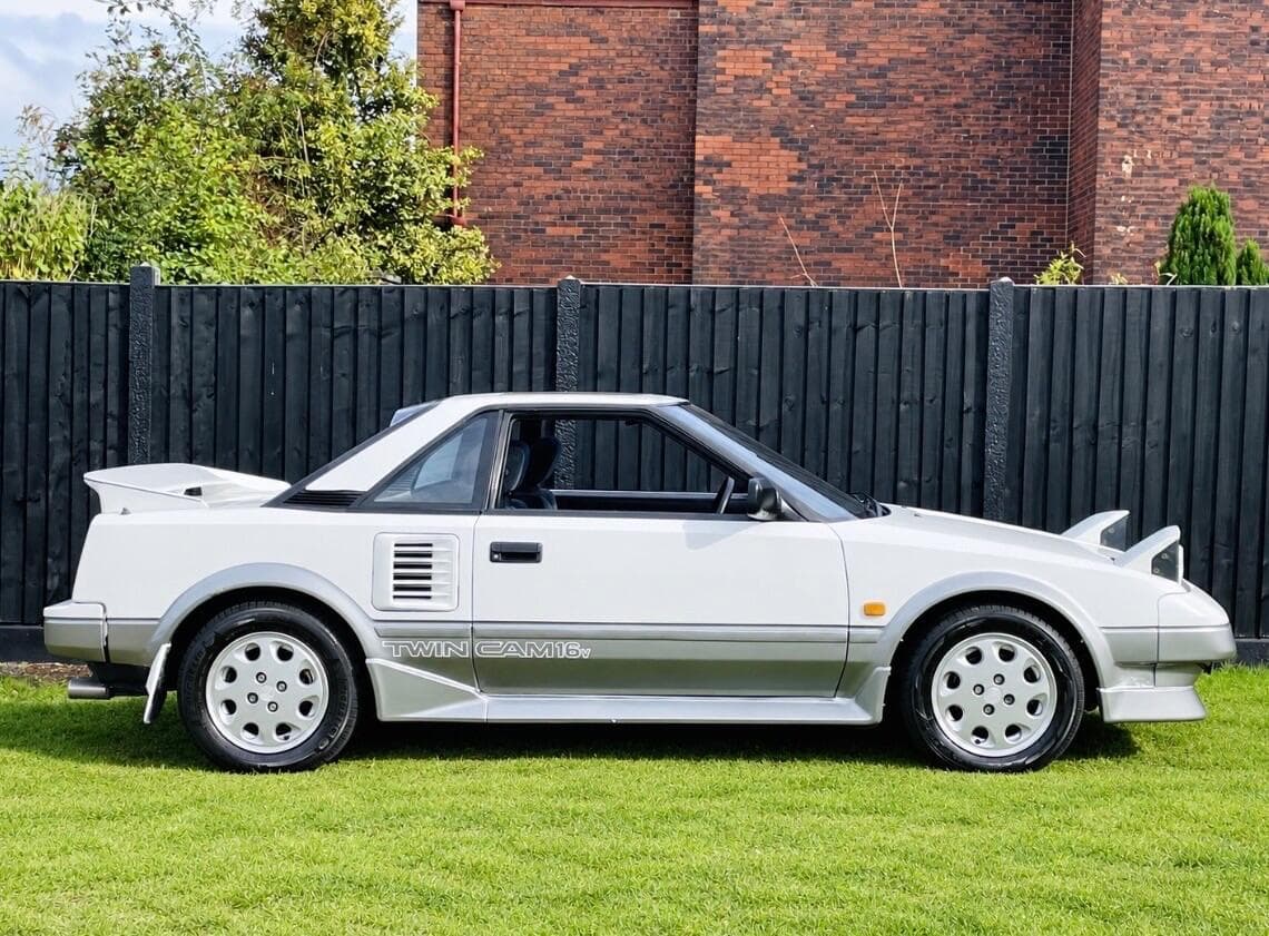 Toyota MR2 view 10