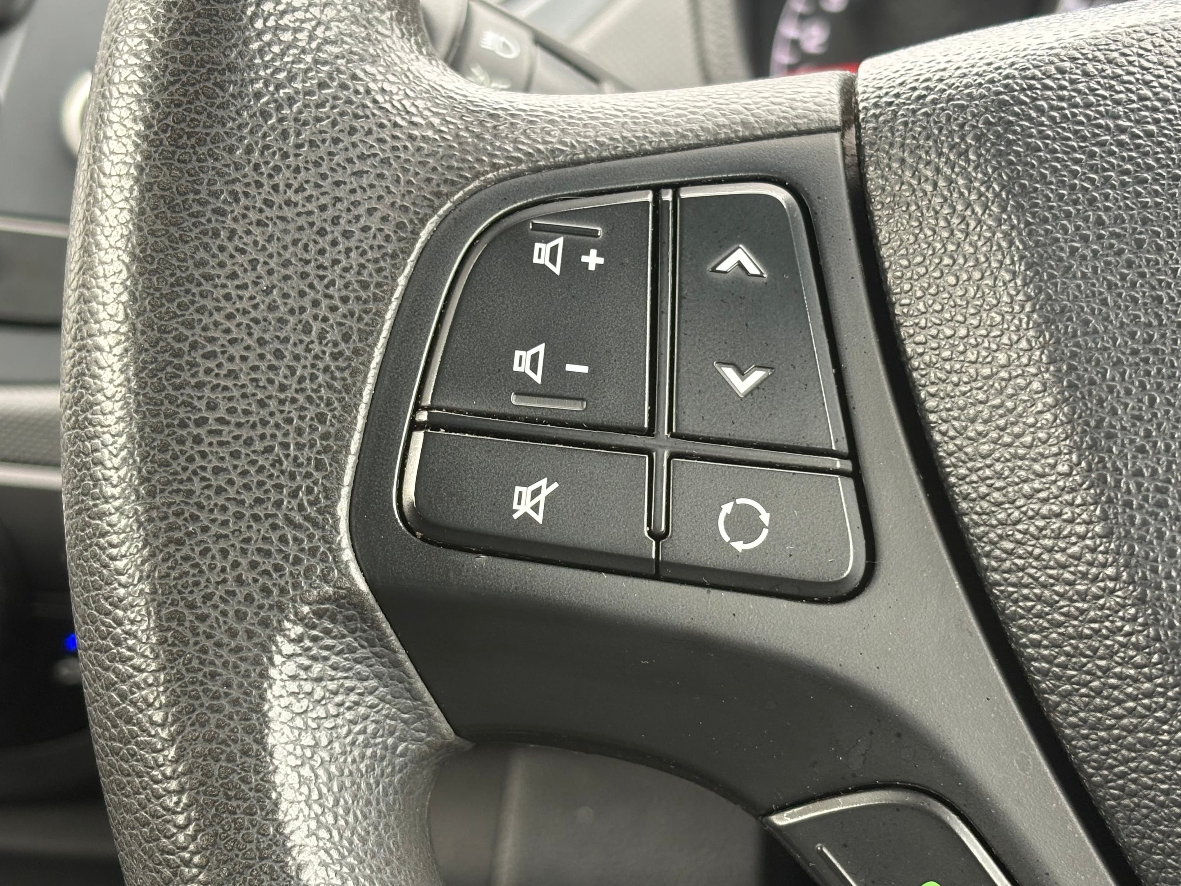 HYUNDAI i10 SE view 2