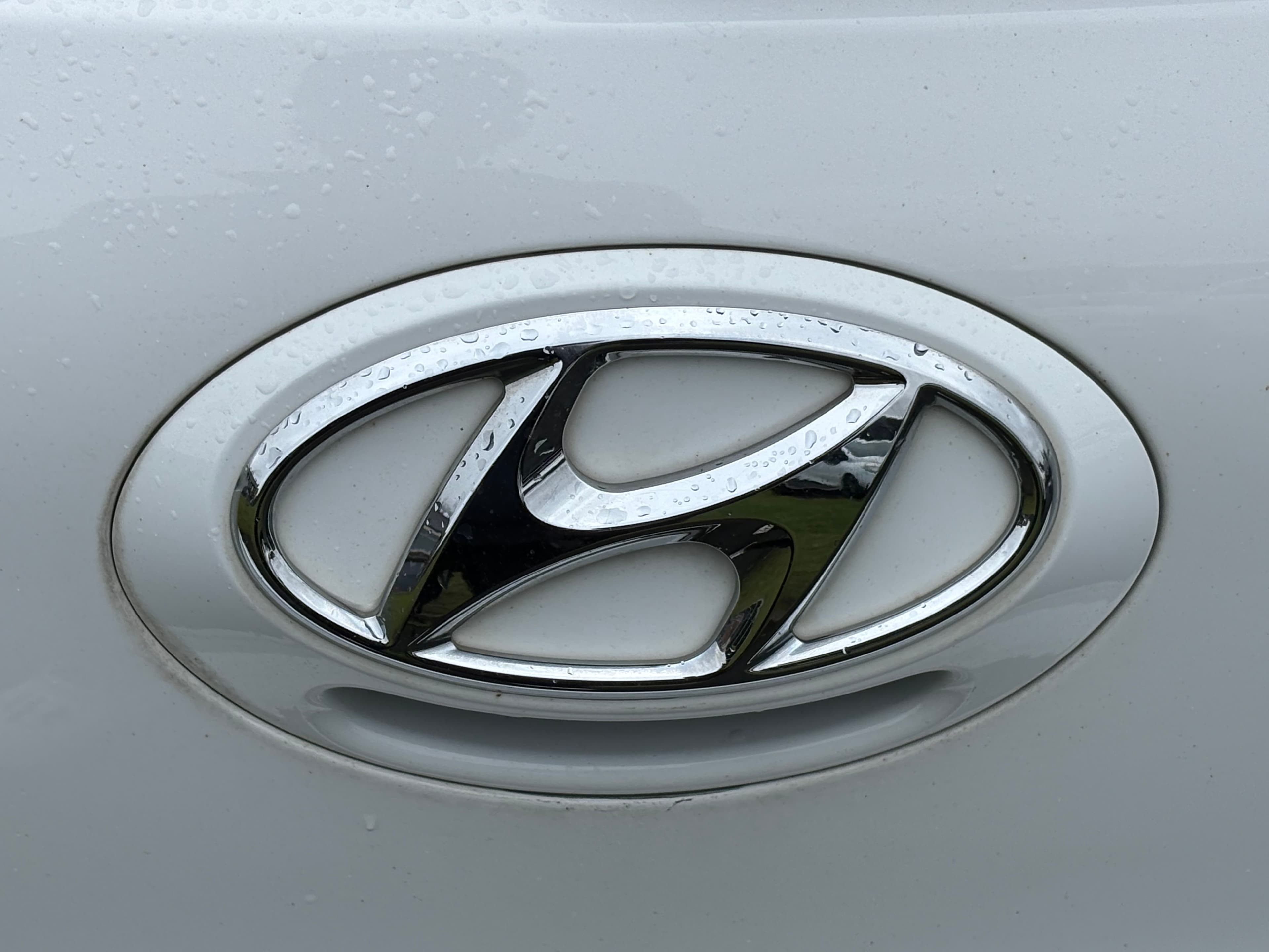 HYUNDAI i10 SE view 12